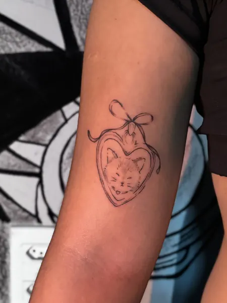 Tatuagem de coração no braço