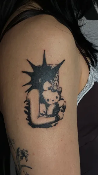 Detalhe da tatuagem figurativa no braço